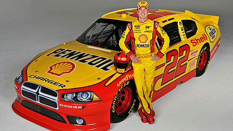 Kurt Busch foran sin Shell og Pennzoil sponsorerede Dodge Charger.
